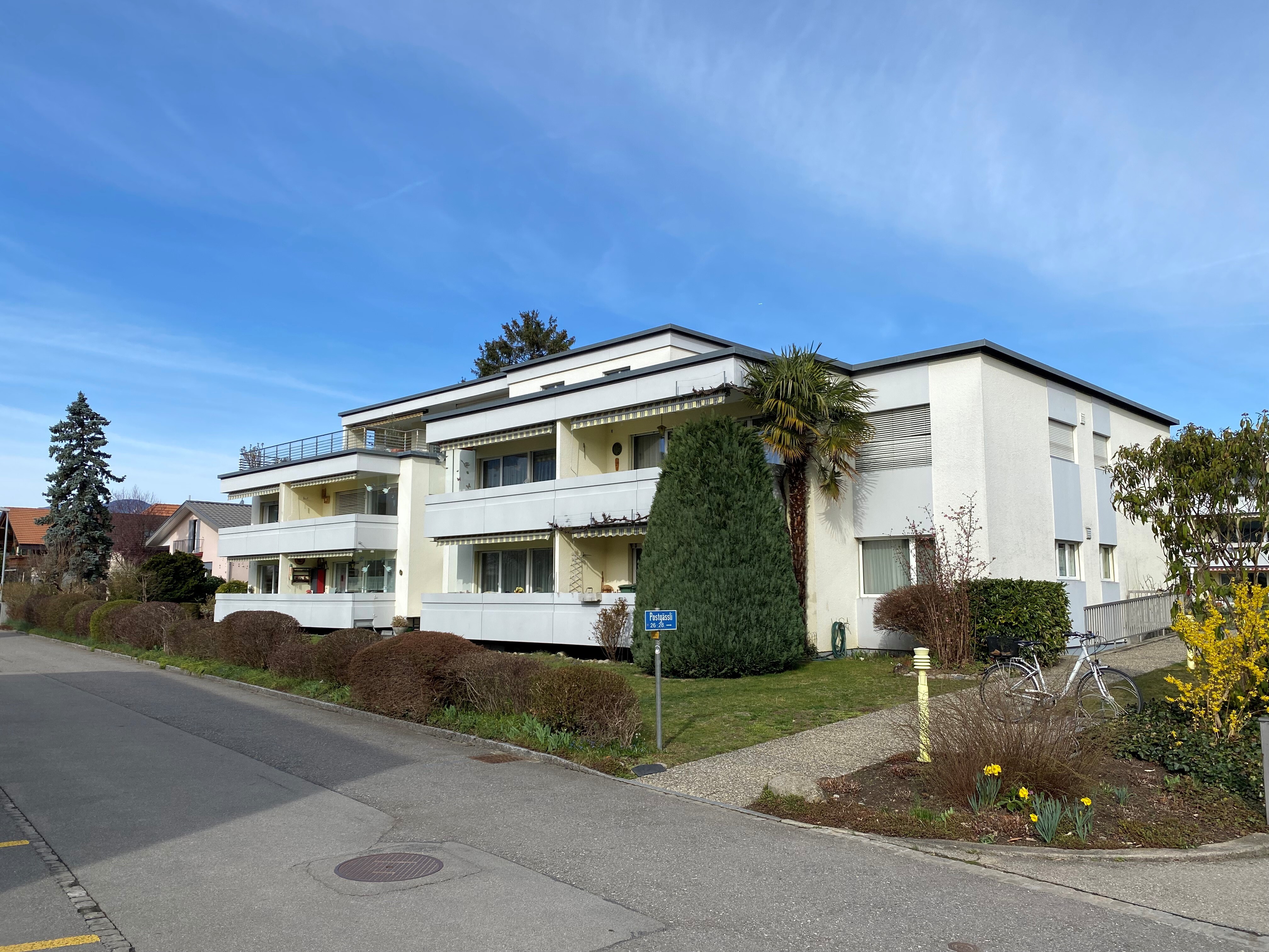 Objekt - Stadtnahe 4.5-Zimmer-Wohnung mit Sicht auf die Bergketten des Berner Oberlands - Ruchti Treuhand Immobilien Thun