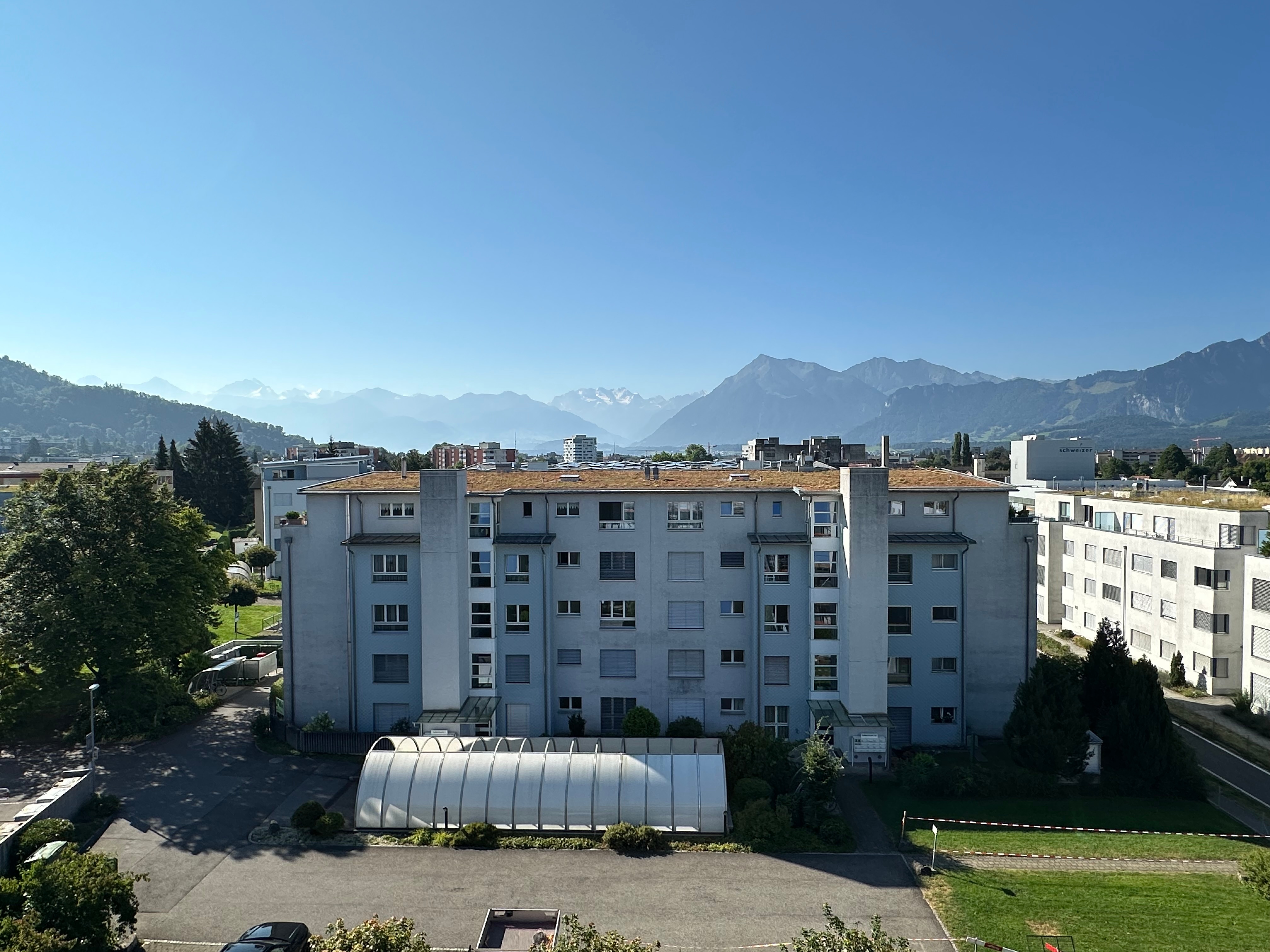 Objekt - Stadtnahe 4,5-Zimmer-Wohnung mit Sicht auf die Bergkette des Berner Oberlands - Ruchti Treuhand Immobilien Thun